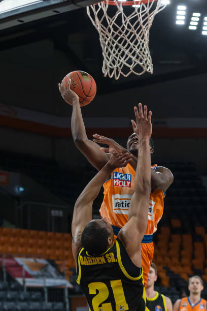 季中多次在 季中多次在