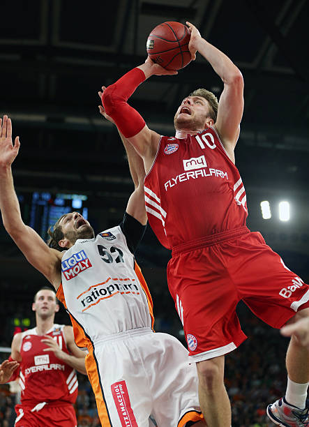 历在全球范 历在全球范